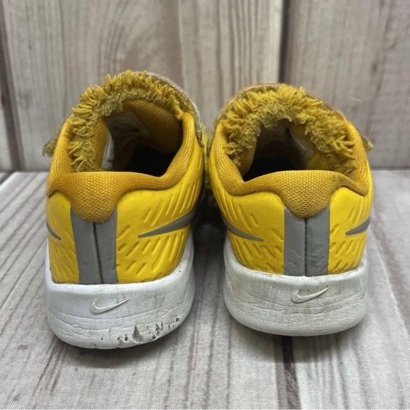 Nike Youth Size 9 Star Runner 2 Fast & Furry Yellow & White - Picture 5 of 6